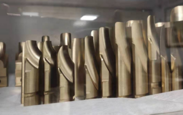Pipe bending die